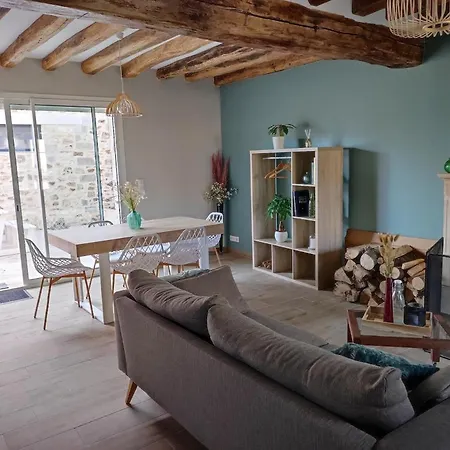 Cozy House With Fireplace * Saint-Martin-en-Biere