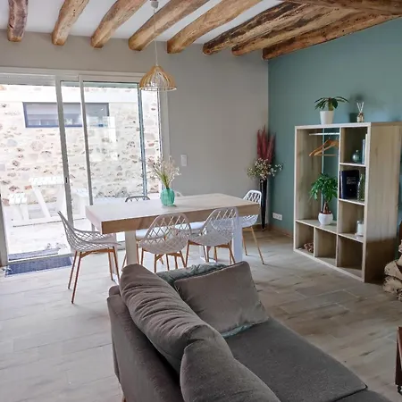 Cozy House With Fireplace *
