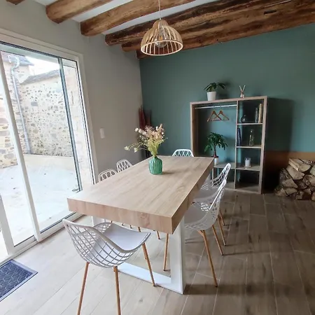 Cozy House With Fireplace Saint-Martin-en-Biere